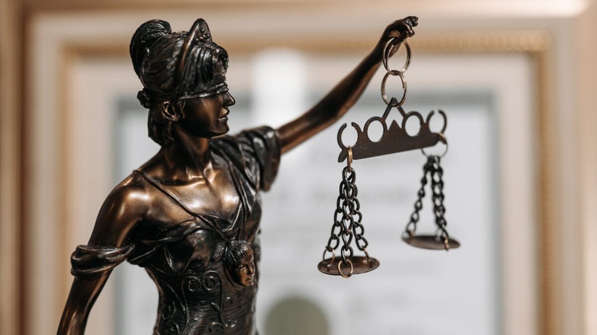 statue of blind lady justice holding scales