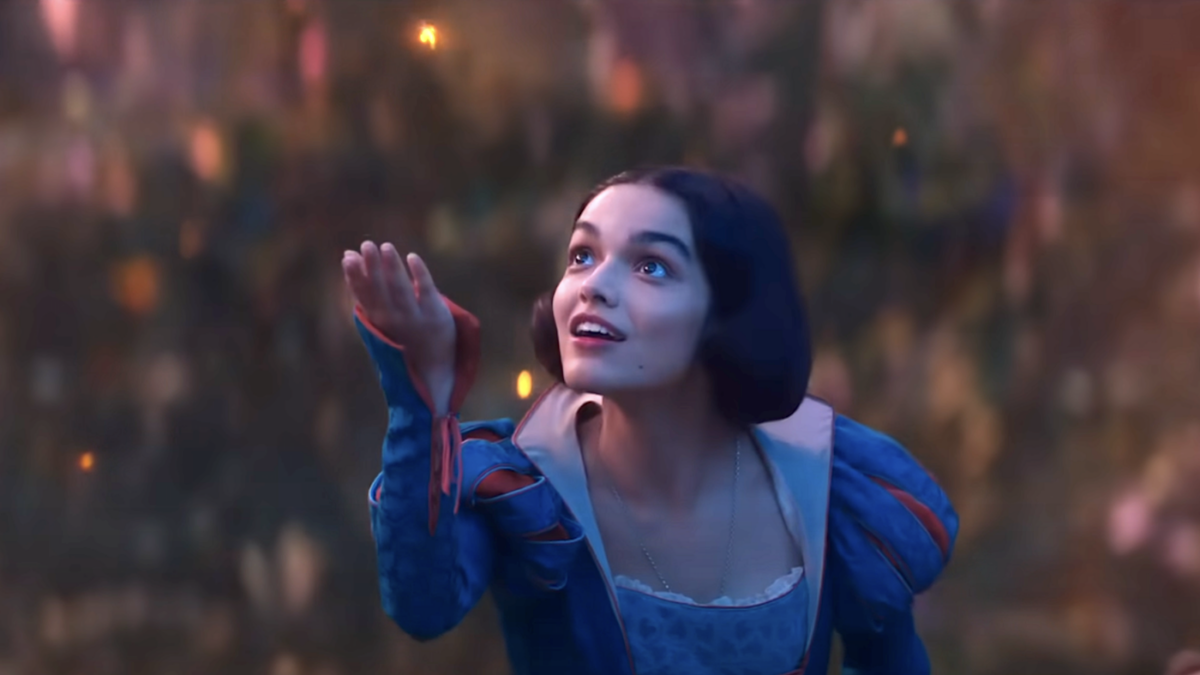 Snow White with her hand extended