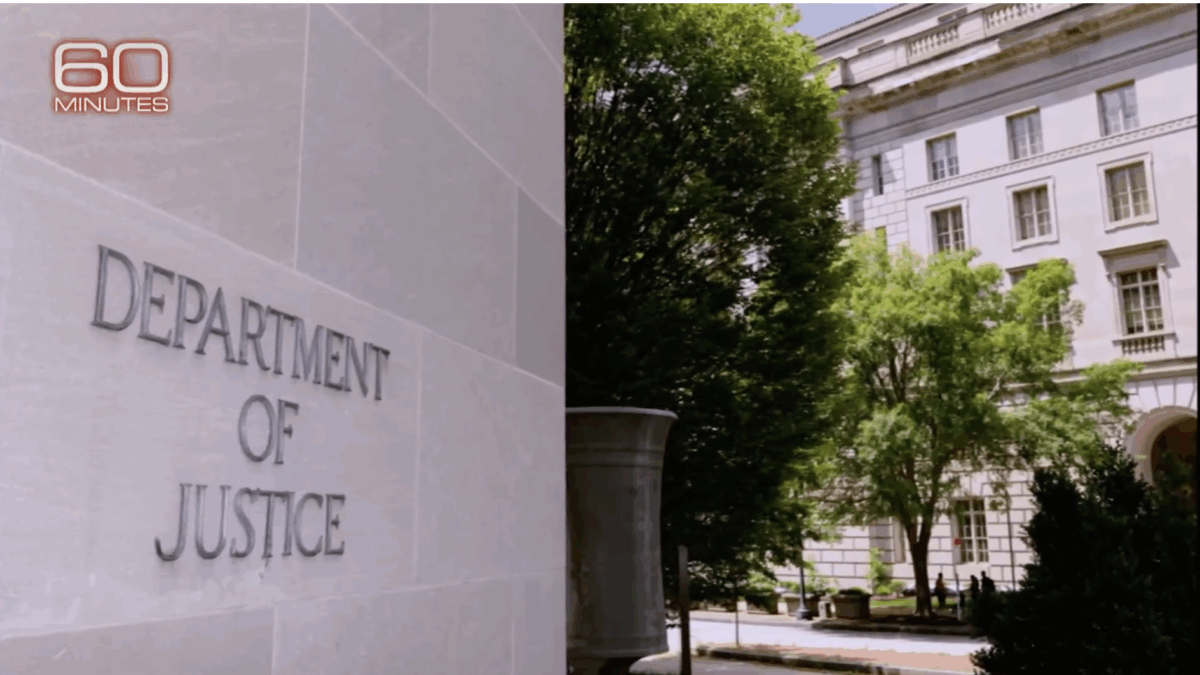 Grassley: DOJ Partisans Killed Probe Into Clinton, DNC Steele Dossier Cash thumbnail