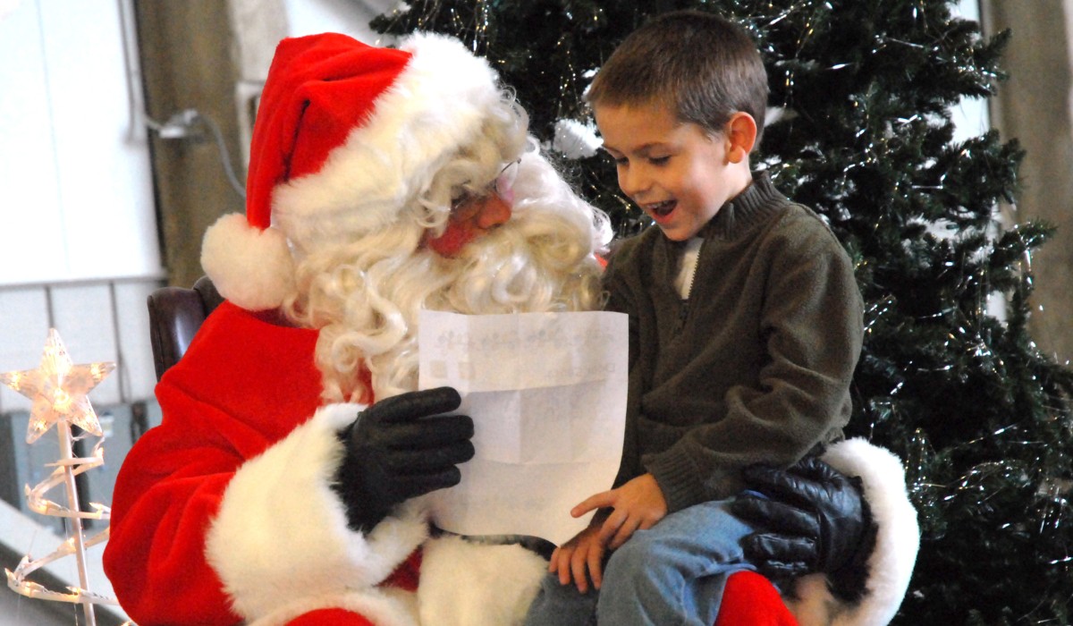 Christmas With Six Kids Makes Me Want Seven