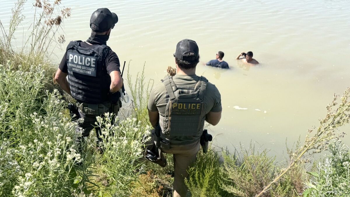 ICE agents