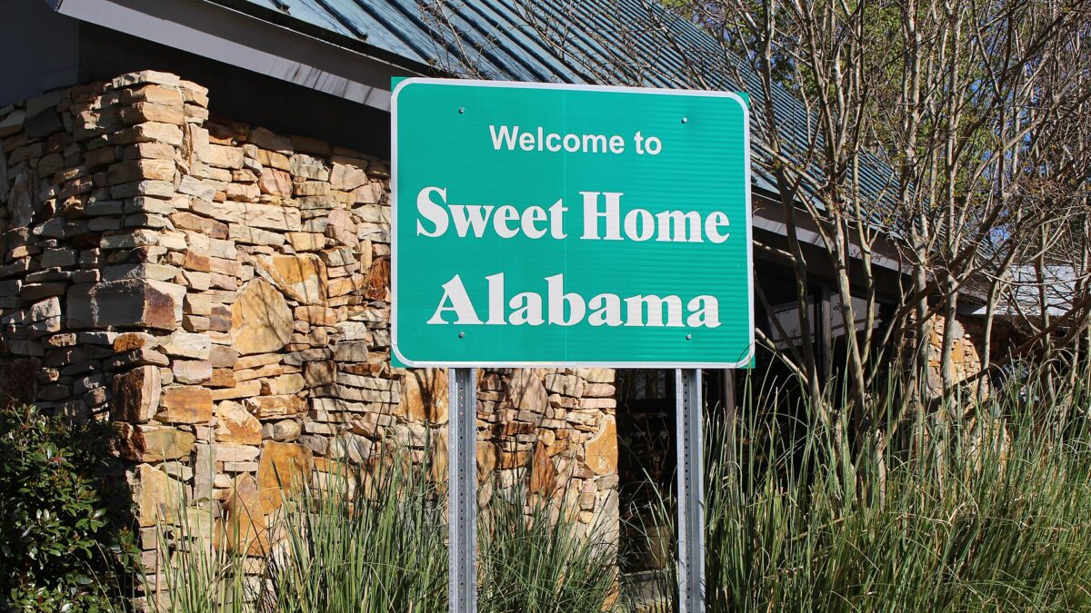 Alabama welcome sign.