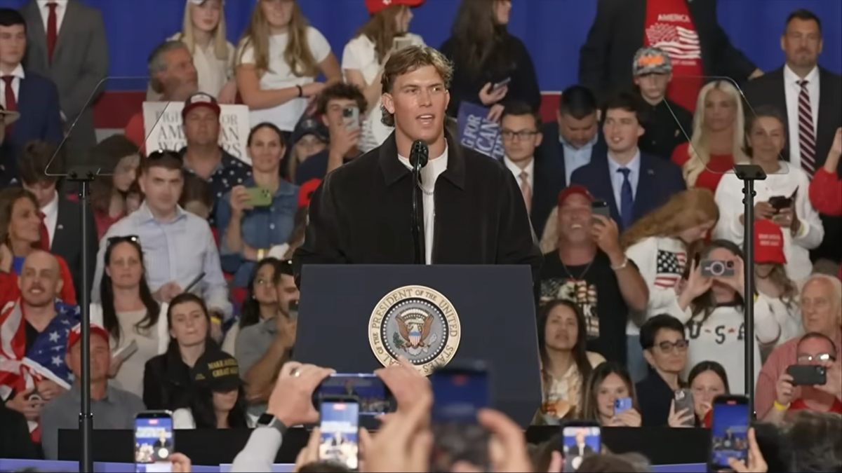 Jaxson Dart introducing Trump.