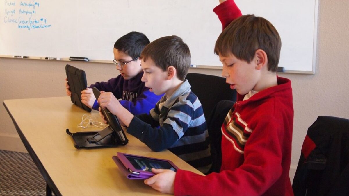 students on ipads