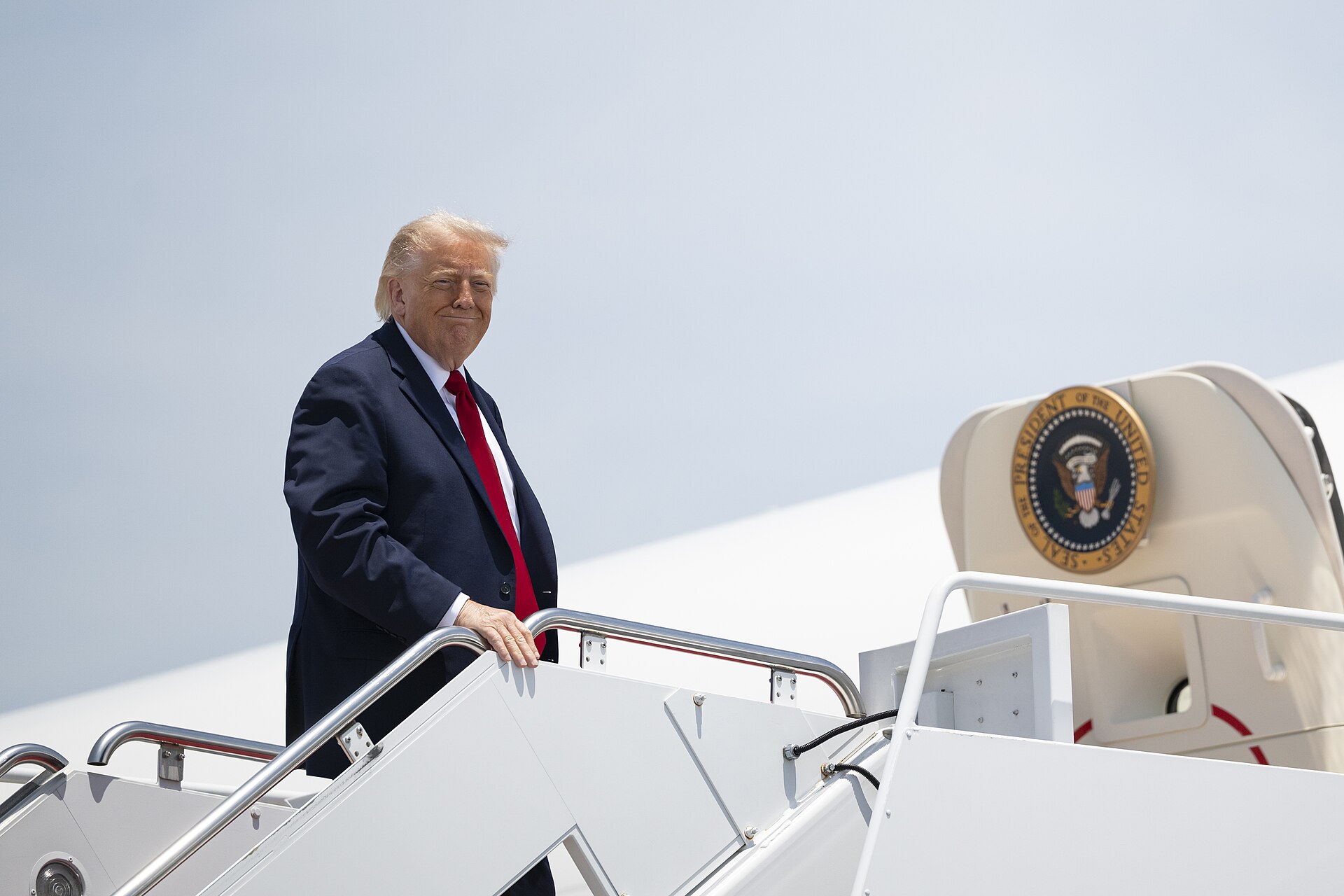 In Landmark Ruling, Supreme Court Affirms That Presidents Run The Executive Branch