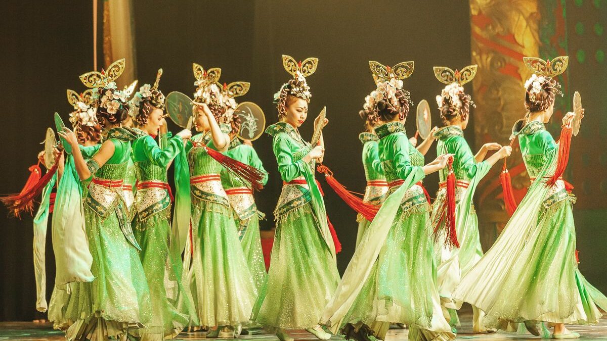 Shen Yun dancers performing.