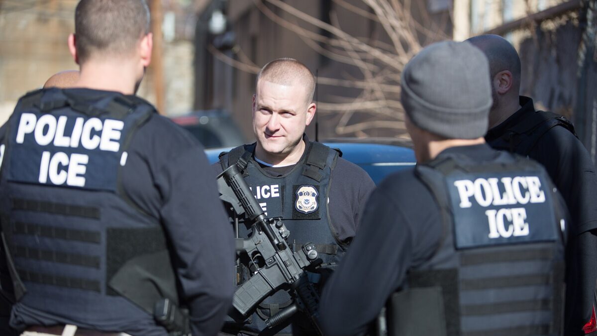 DHS Withheld Public Deportation Stats From Watchdog Group, Lawsuit Alleges