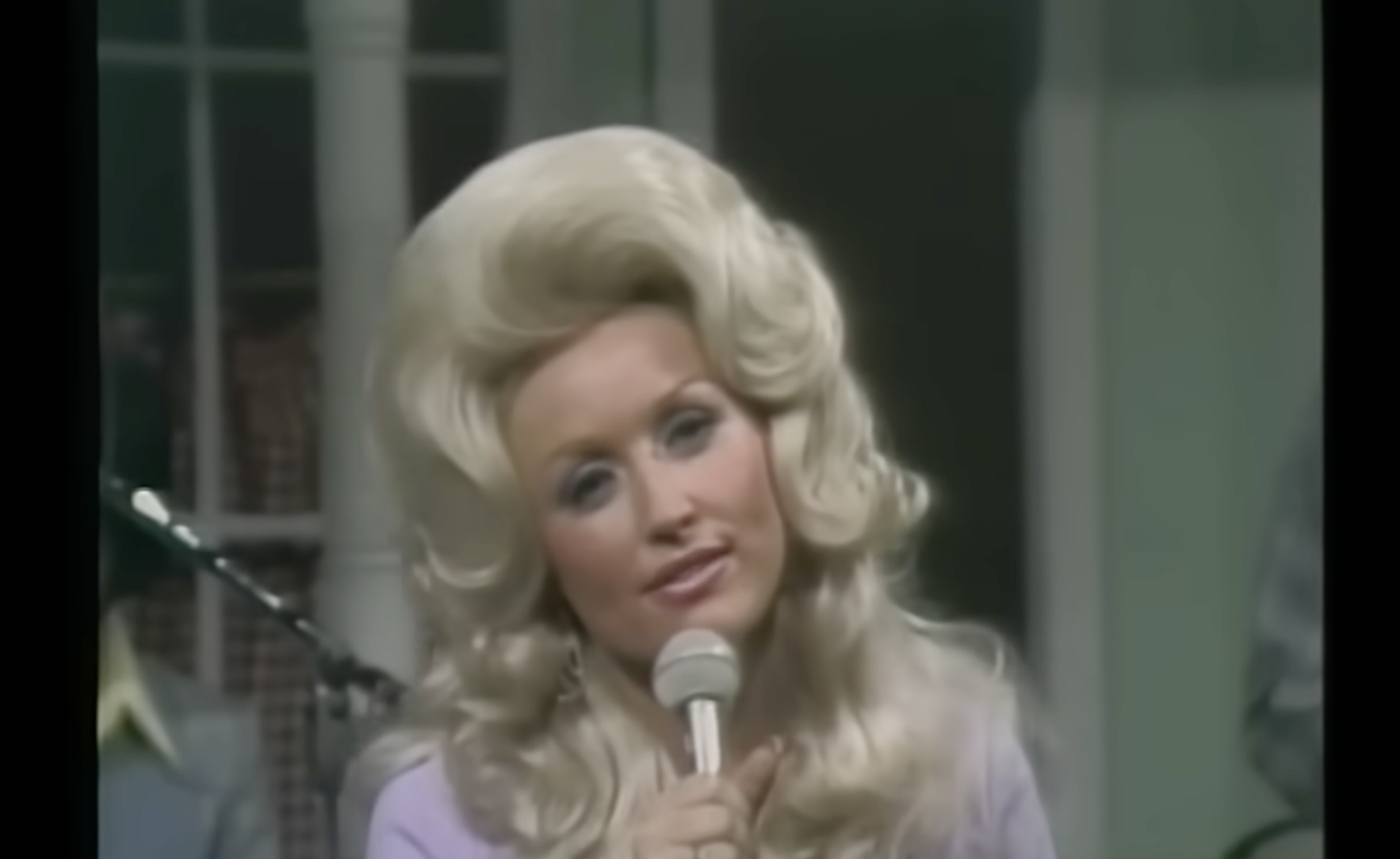Dolly Parton Wrote America’s Best Love Song Dolly Parton Wrote America’s Best Love Song