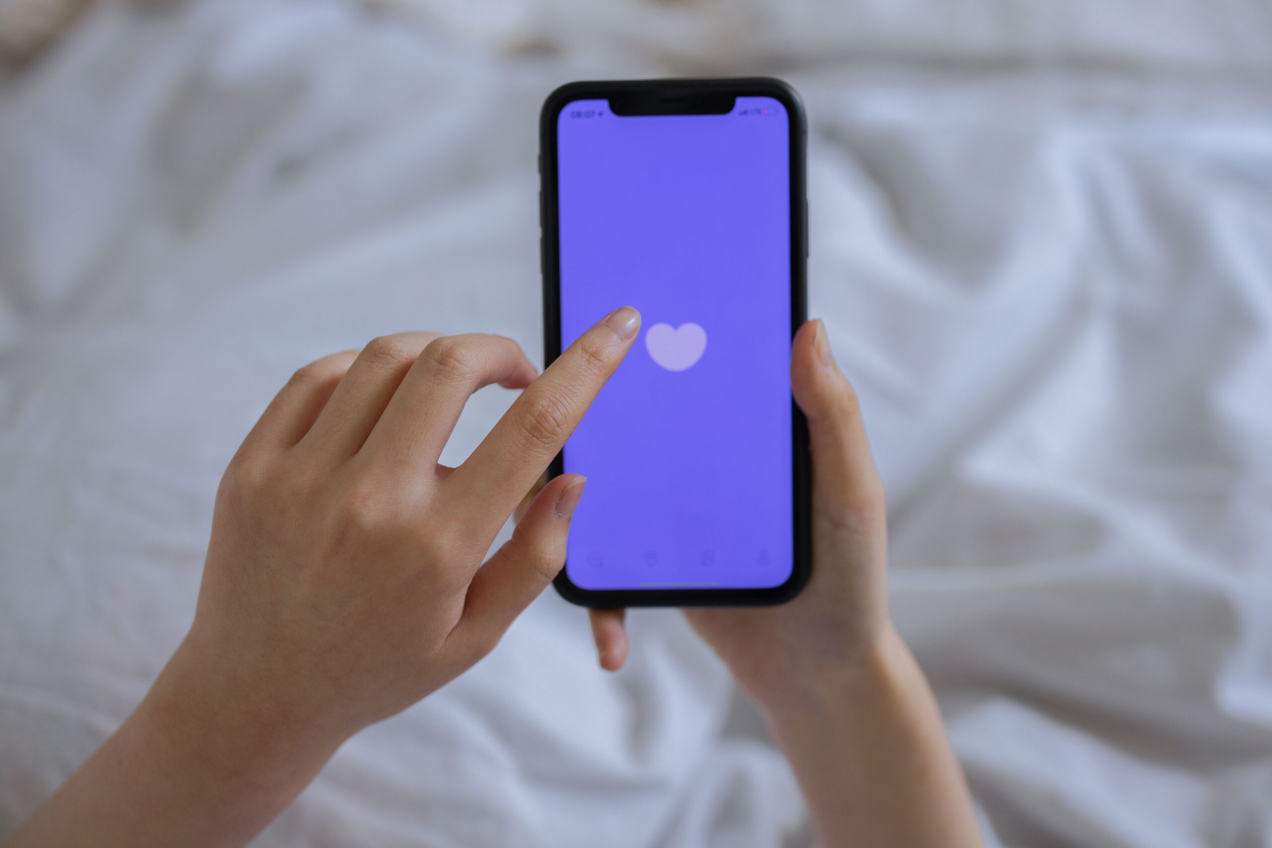 Falling In Love With Someone On Social Media Is For Cowards Falling In Love With Someone On Social Media Is For Cowards